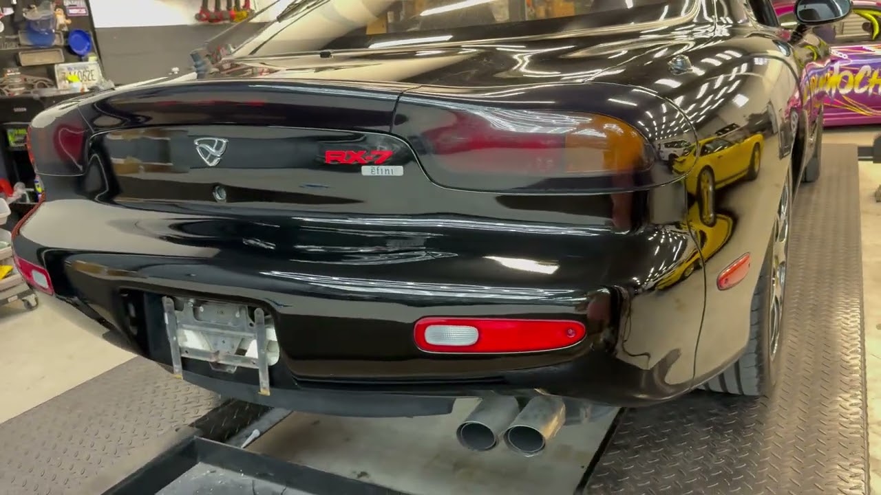Walk around video Mazda RX-7 Efeni