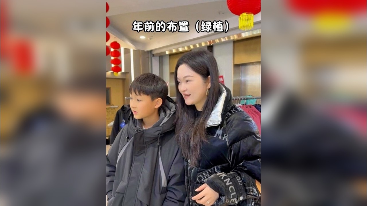 俩闺女过几天也会回来老家啦，必须把家里布置的漂漂亮亮迎她们～去趟县城买些绿植把家里布置一下，顺带卓卓买了些零食和菜，采购完天又黑了，到家火锅吃上啦，老家天气冷吃火锅真的很暖和啊
