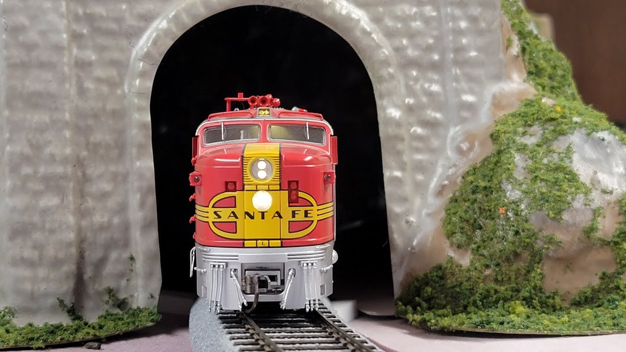 Santa Fe PA-PB Hauling Black Gold Through The Mountains. #train #railway #modelrailroad 