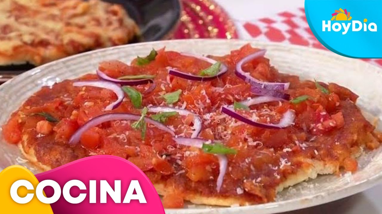 Pizza con masa de pollo: receta fácil y rápida con Rubén Poveda | Hoy Día | Telemundo