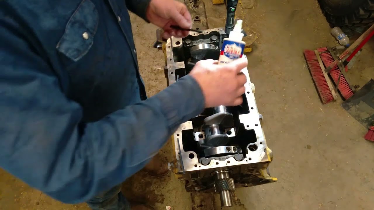 Installing the crank in the Cat 3034. 