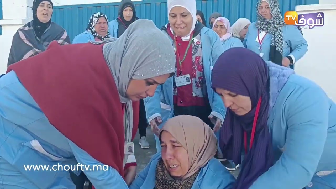 عاملات بمعمل بمرتيل ينظمن وقفة احتجاجية بعد تعرضهن للطرد: