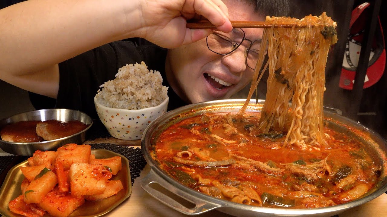 먹방창배 양곰탕 라면사리 당면사리 넣고 국밥까지 대박 레전드 먹방 Spicy beef stew eatingshow realsound koreanfood Mukbang asmr
