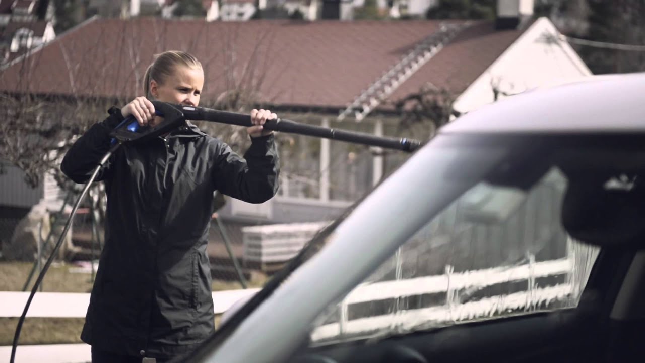Slik vasker du bilen utvendig | NAF