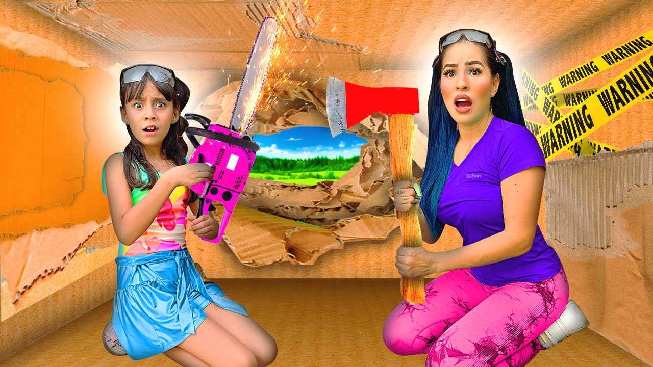 ESCAPANDO DE 100 CAPAS DE CARTÓN 😰🪓!! | Karla Bustillos