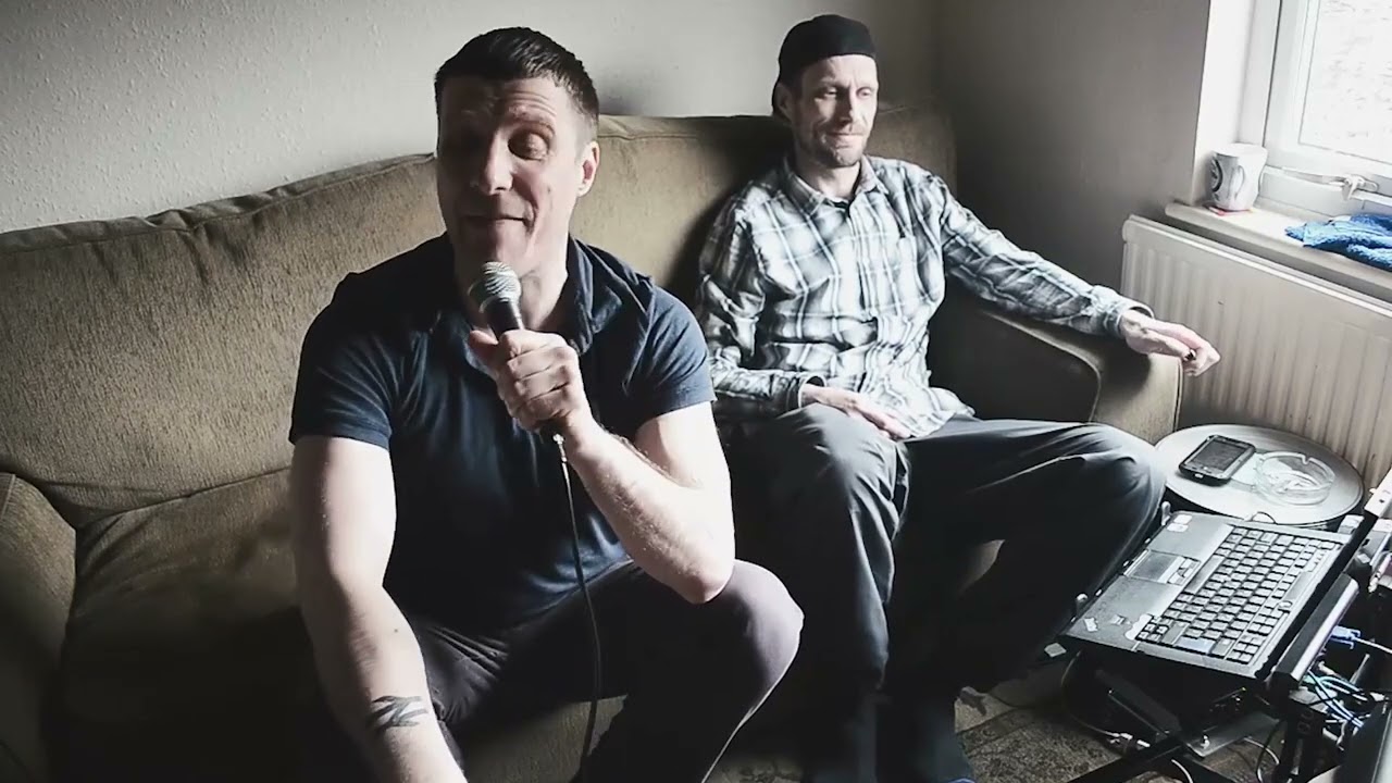 Sleaford Mods - Tiswas (NME Flat Session 2014)