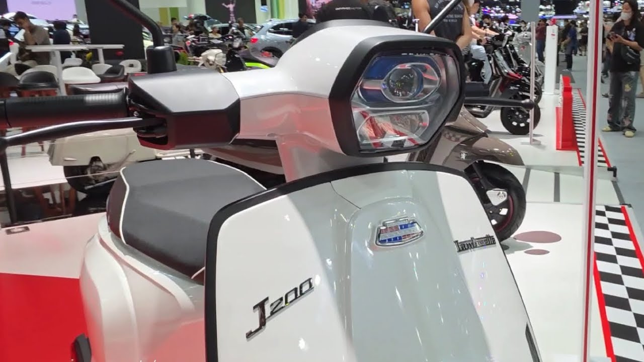 Luxury Scooter Alert 🤍 Lambretta J200 Pearl White 2025