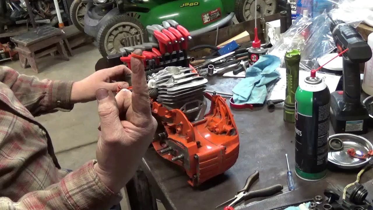 Husqvarna 575xp Video #2  Setting the Cylinder