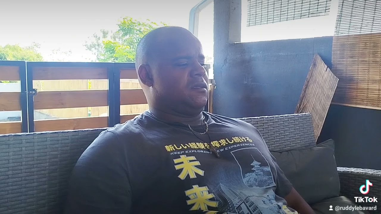 Ma toujours su mi peut compte su ou ... 😜😂😂😂😂 @soukousscombat1222 feat Ruddy le bavard #humour