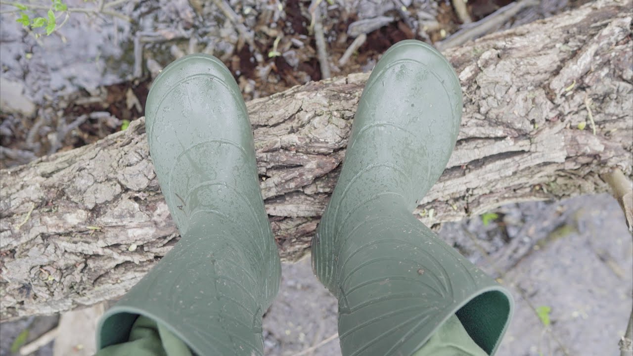 RANIDAE / barefoot asmr hike with wildling rain boots