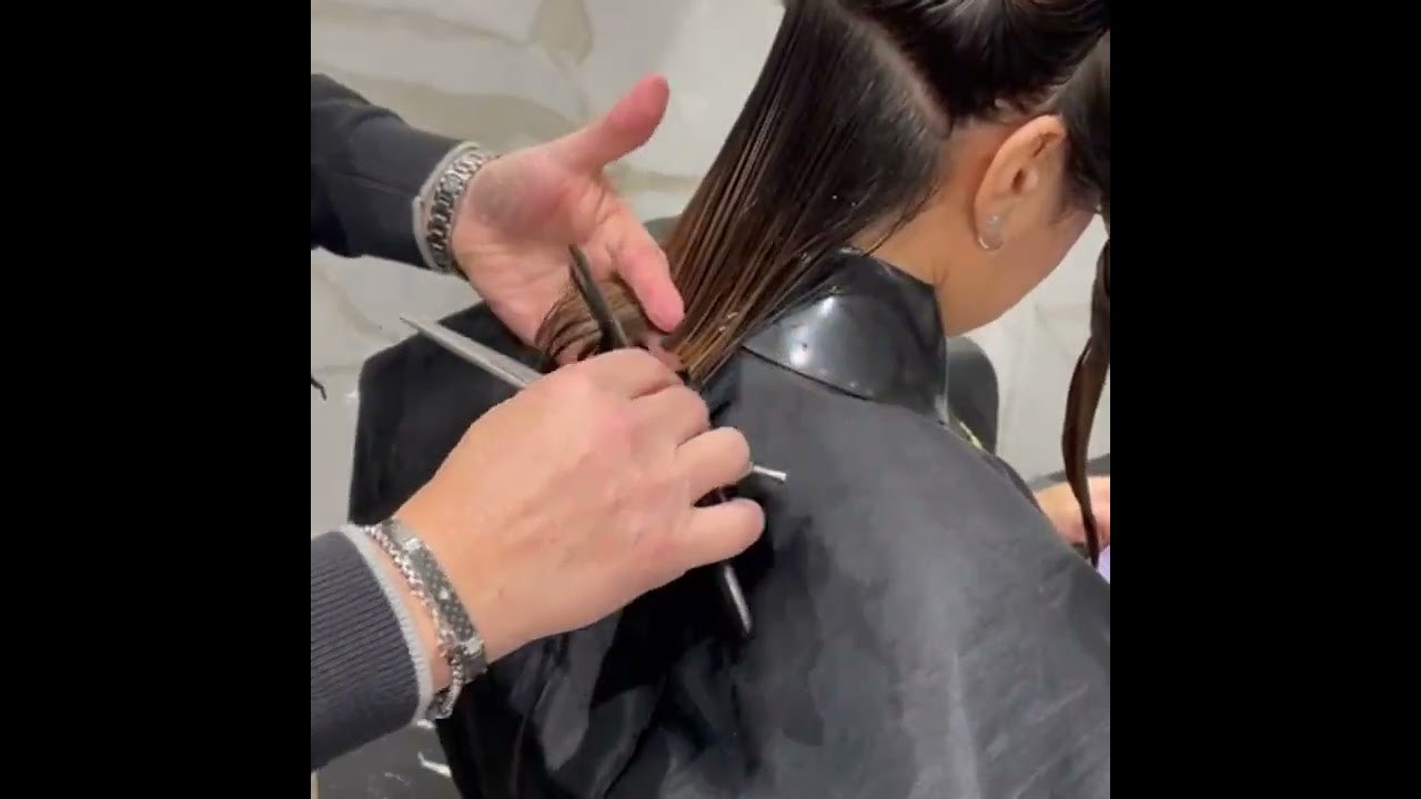 Taglio di capelli lunghezza  media, comodo , pratico e facile da sistemare .