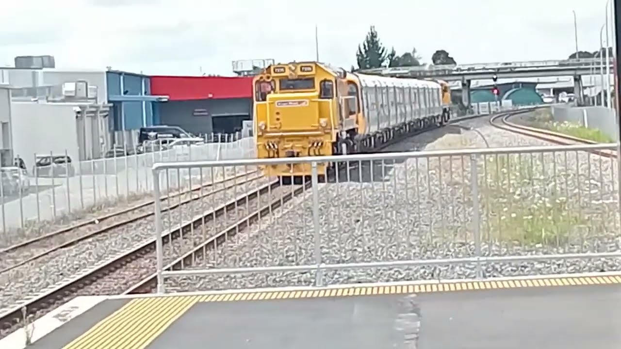 Te Huia Train Deaprting Rotokauri