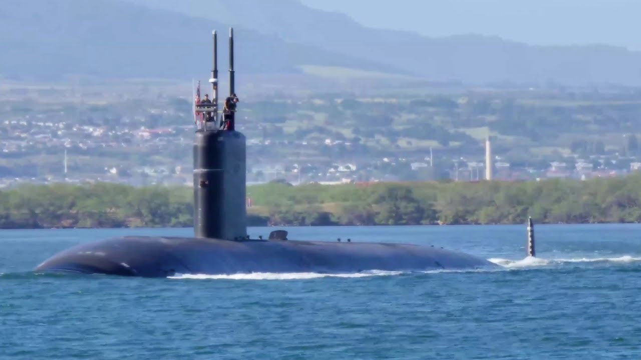Los Angeles-class Fast Attack Submarine USS Santa Fe (SSN 763) Departs Pearl Harbor