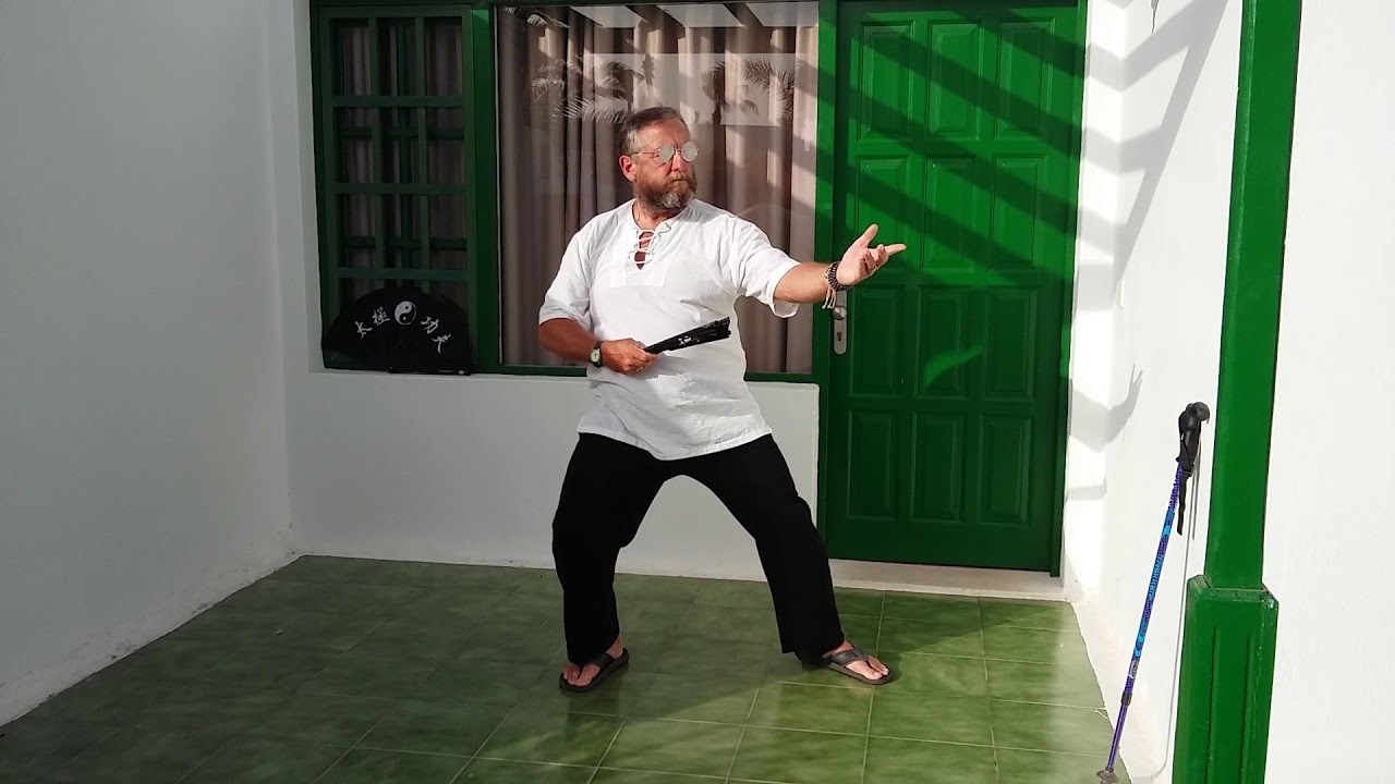 Short tai chi fan form
