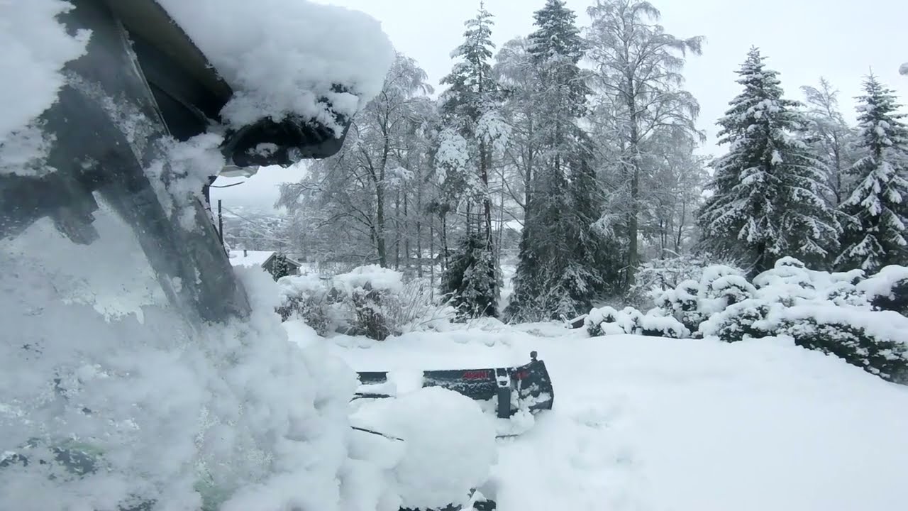 Avant Wheel Loader Working in the Snow /Snømåking med Avant 420 og skjær