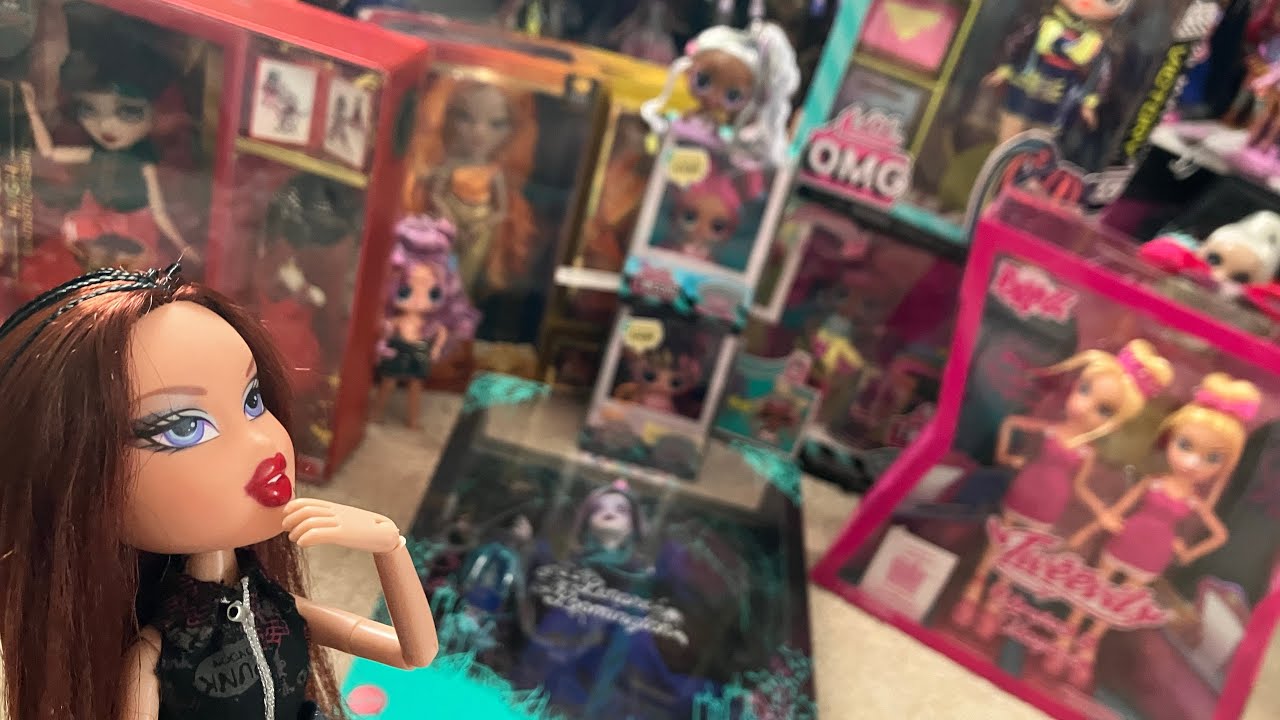 LIZZIE’S HUGE PILE OF UNOPENED DOLLS | Lizzie is bored vlog