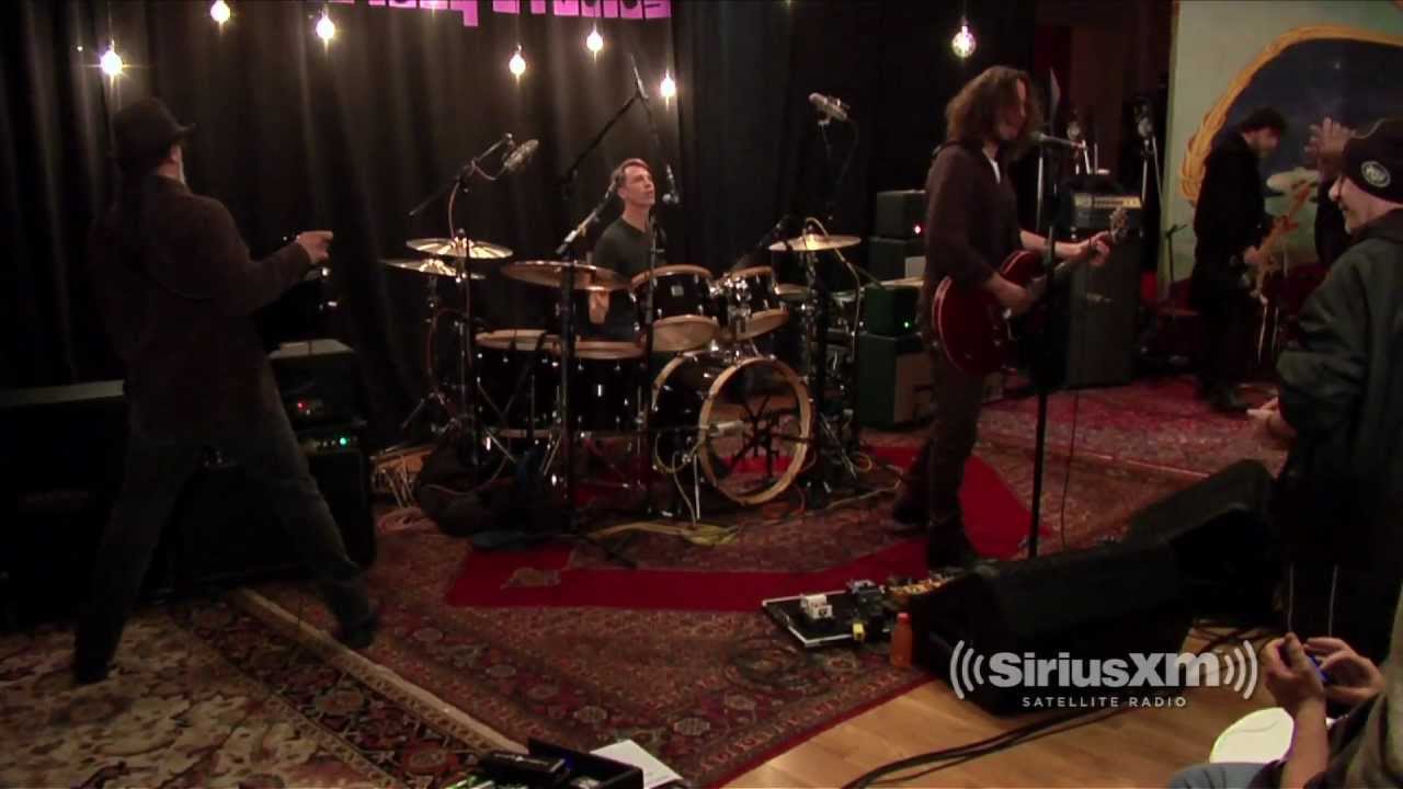 Soundgarden Talk Johnny Cash & Perform 