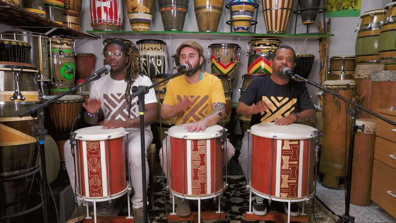 Alysson Bruno, Maur&iacute;cio Bad&eacute; e R&ocirc;mulo Nardes tocam o trio de il&uacute;s do Instituto Tambor.