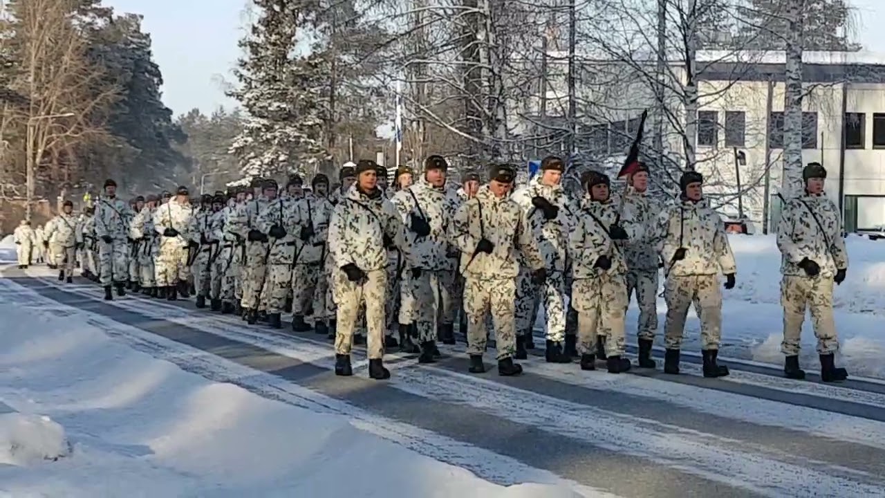 Kainuun prikaatin ohimarssi Lapinlahti asematie 9.2.2024