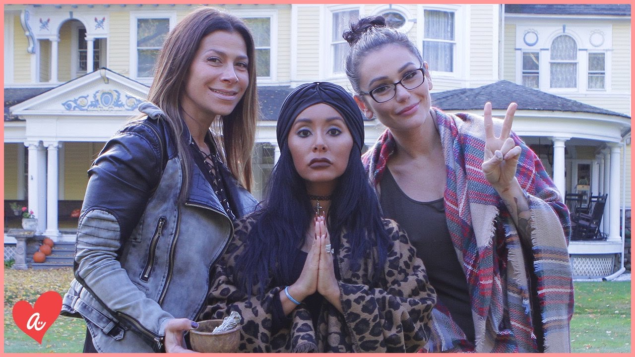 Snooki & JWOWW Visit a Haunted House! | #MomsWithAttitude Moment