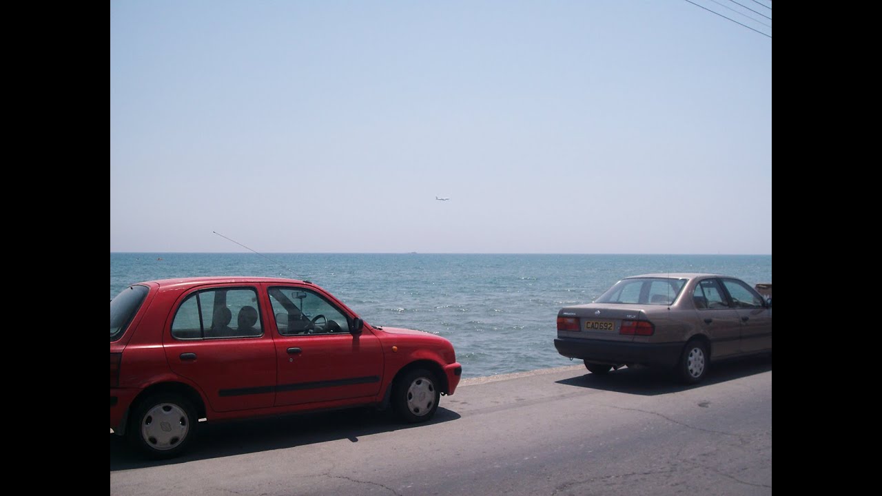 По Ларнаке на машине