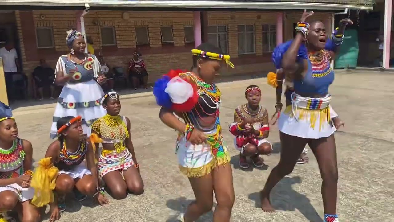 Heritage day - Grade 12D Ingoma (Zulu dance)