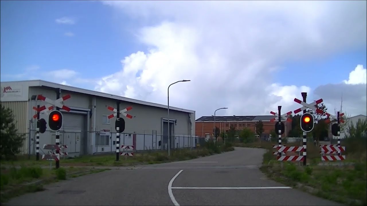 Spoorwegovergang Veendam // Dutch railroad crossing // STAR 52 8082, Stadskanaal Onder Stoom 2022