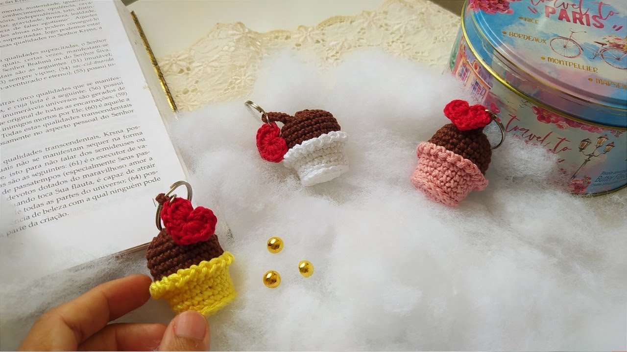 Chaveiro de brigadeiro de croche para festas de anivers&aacute;rio!