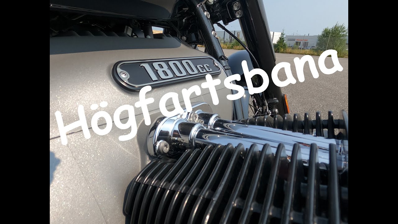 Mc-läraren kör högfartsbana inför uppkörningen med en BMW R18