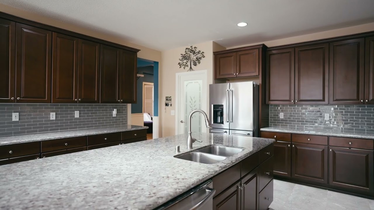 Дом в Рено с парковкой для автодома, который обязательно понравится покупателям! 🏡✨