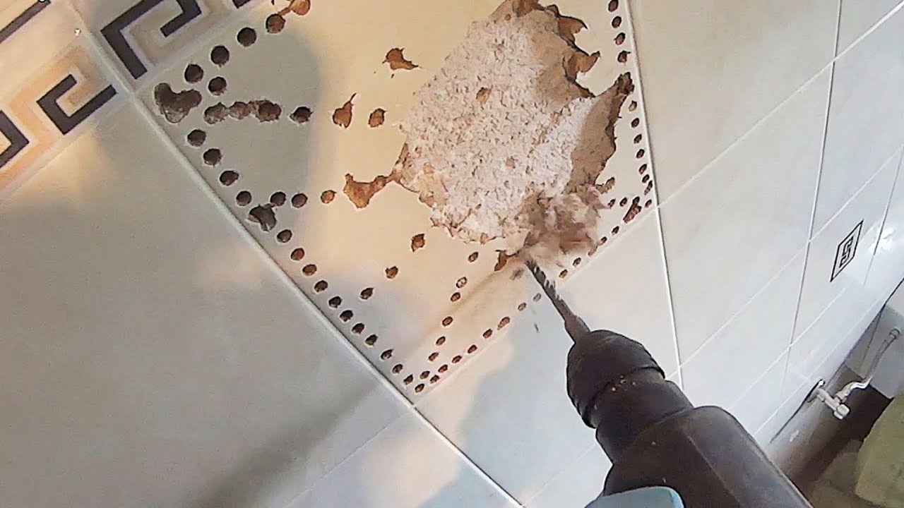 Rimuovere una piastrella senza rovinarne altre!How to remove a tile!Como quitar un azulejo!