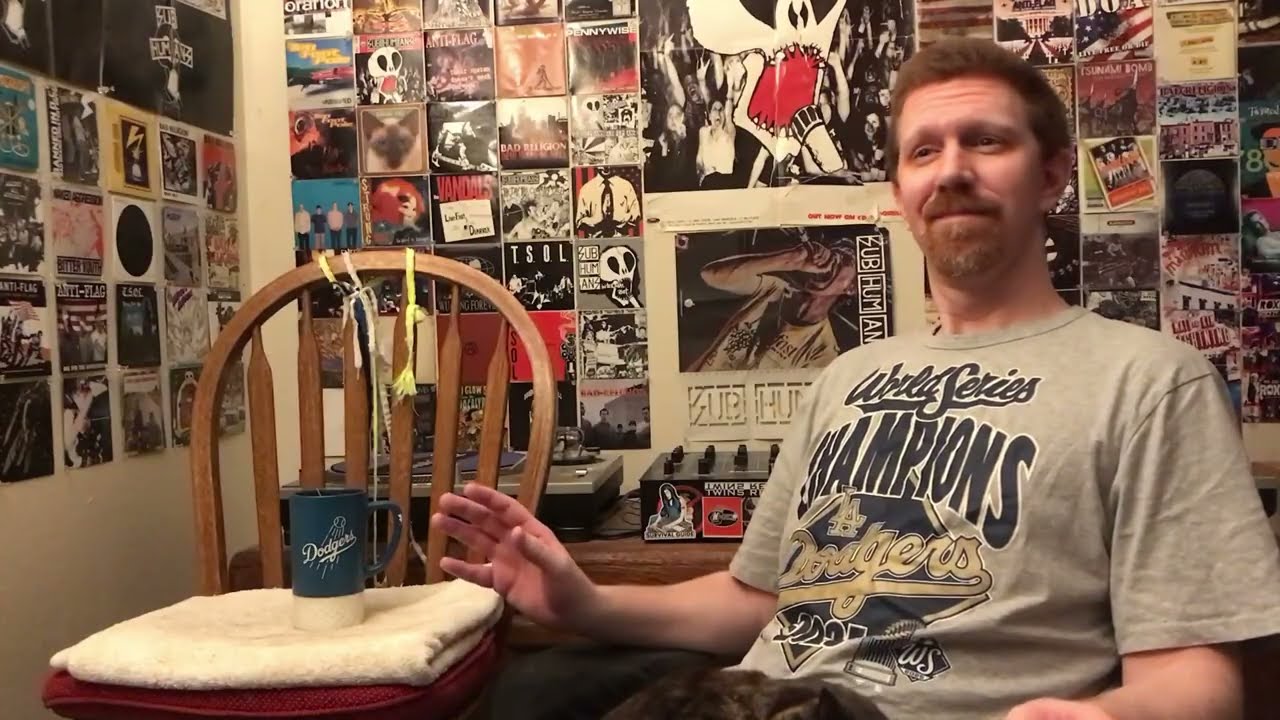 Shnootz - Reaction Video (U2 - The Fly)