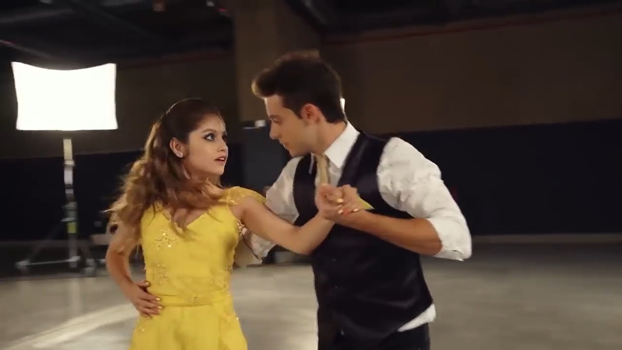 Soy Luna 3 - Luna et Matteo dansent ensemble pour le casting Sur vives en mi (Avance)