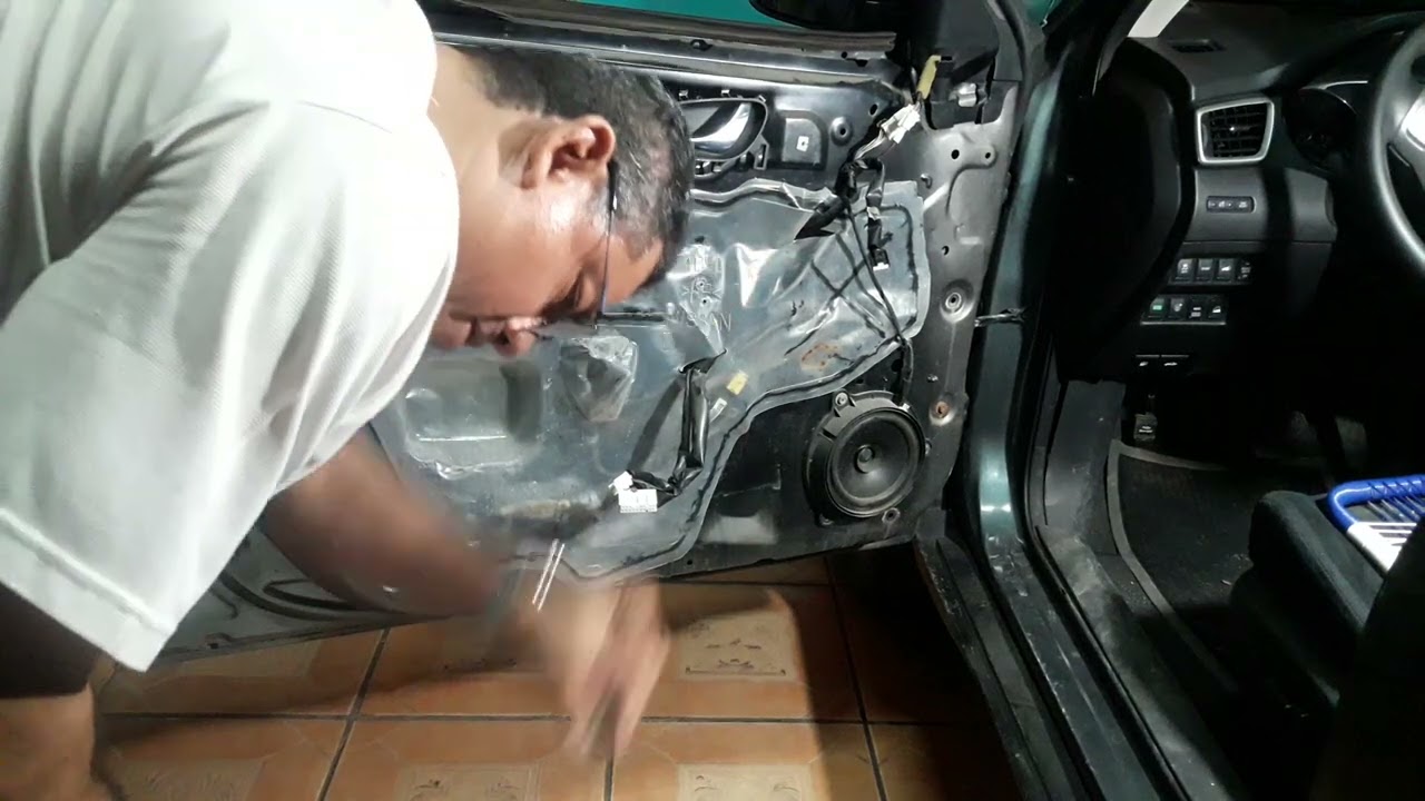 Cambiar espejo retrovisor de puerta izquierda NISSAN ROGUE 2016 PARTE 2