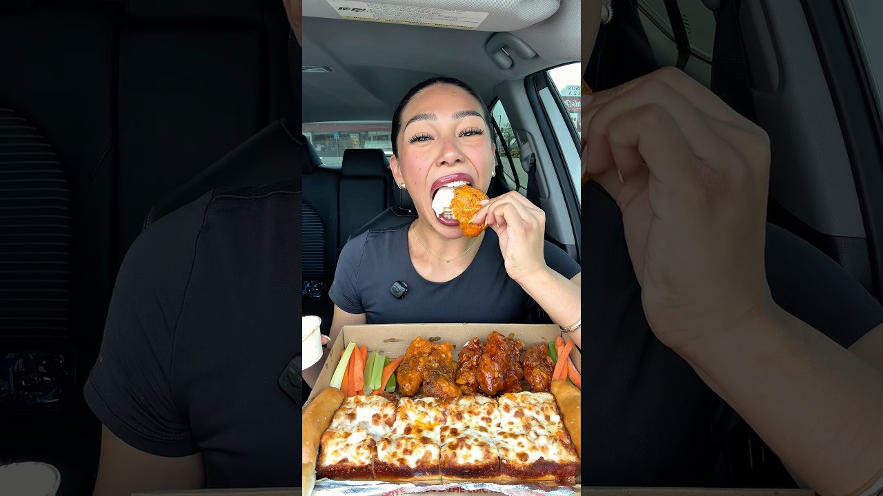 Потрясающие крылышки❤️ Сырный хлеб всегда меня покоряет!!😋😊 #eatwithme #mukbang #asmr