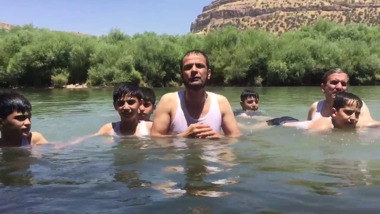منداڵەکانتان فێری مەلە بکەن.!  تەنها 44 چرکە (مامۆستا علي طاهر)