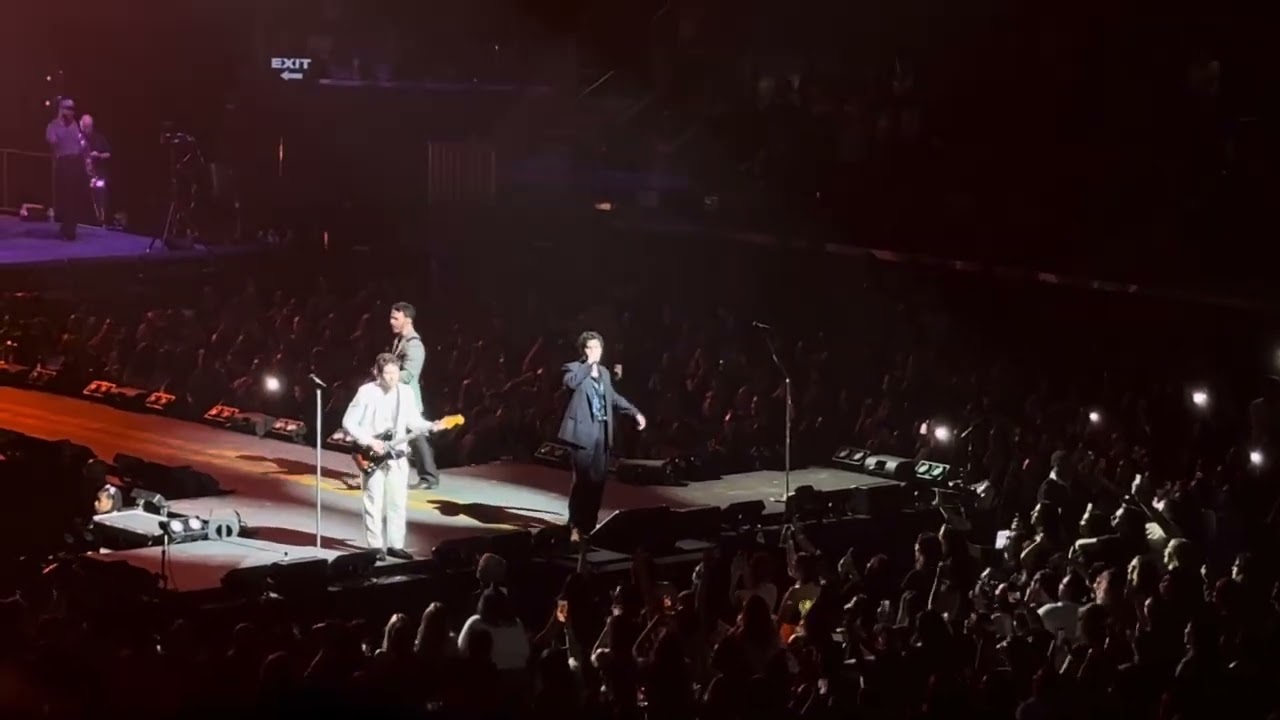 Jonas Brothers Performing Leave Before You Love Me - San Francisco 9/25/25