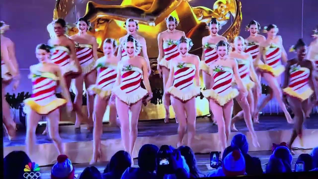 2025 Christmas in Rockefeller Center {The Radio City Rockettes}