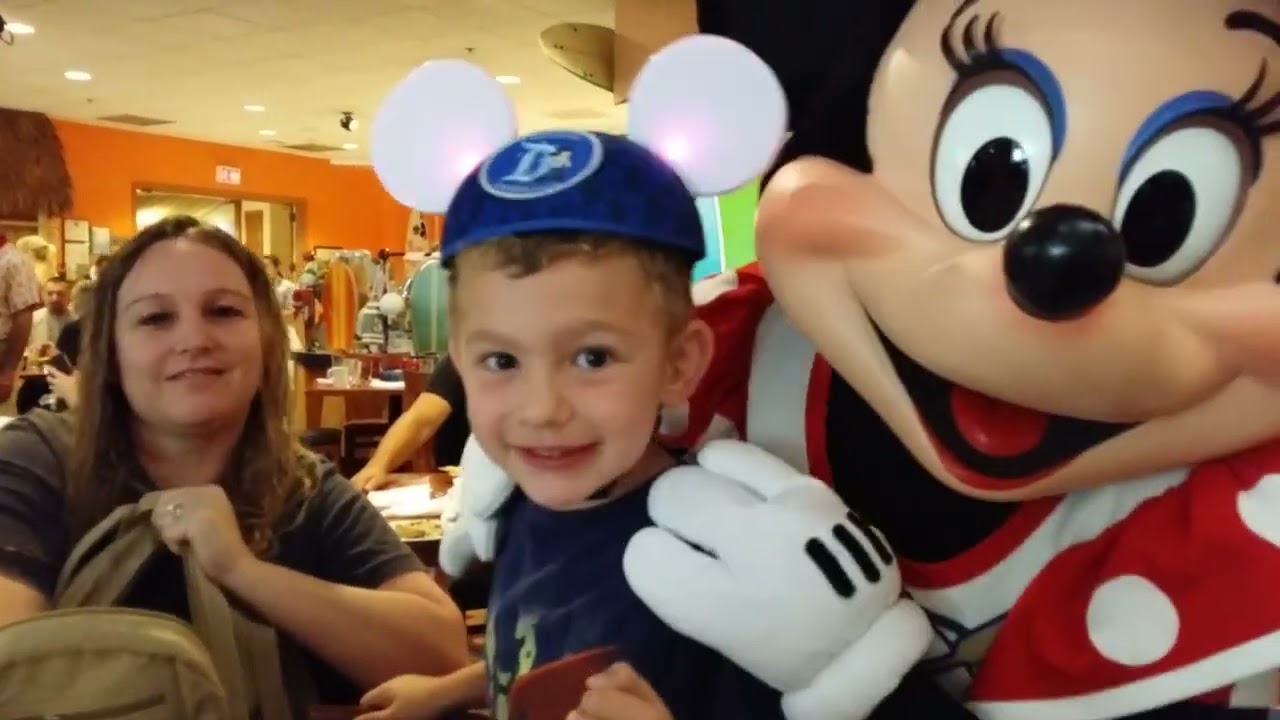 Disneyland [4K] Surf's Up! Breakfast with Mickey and Friends