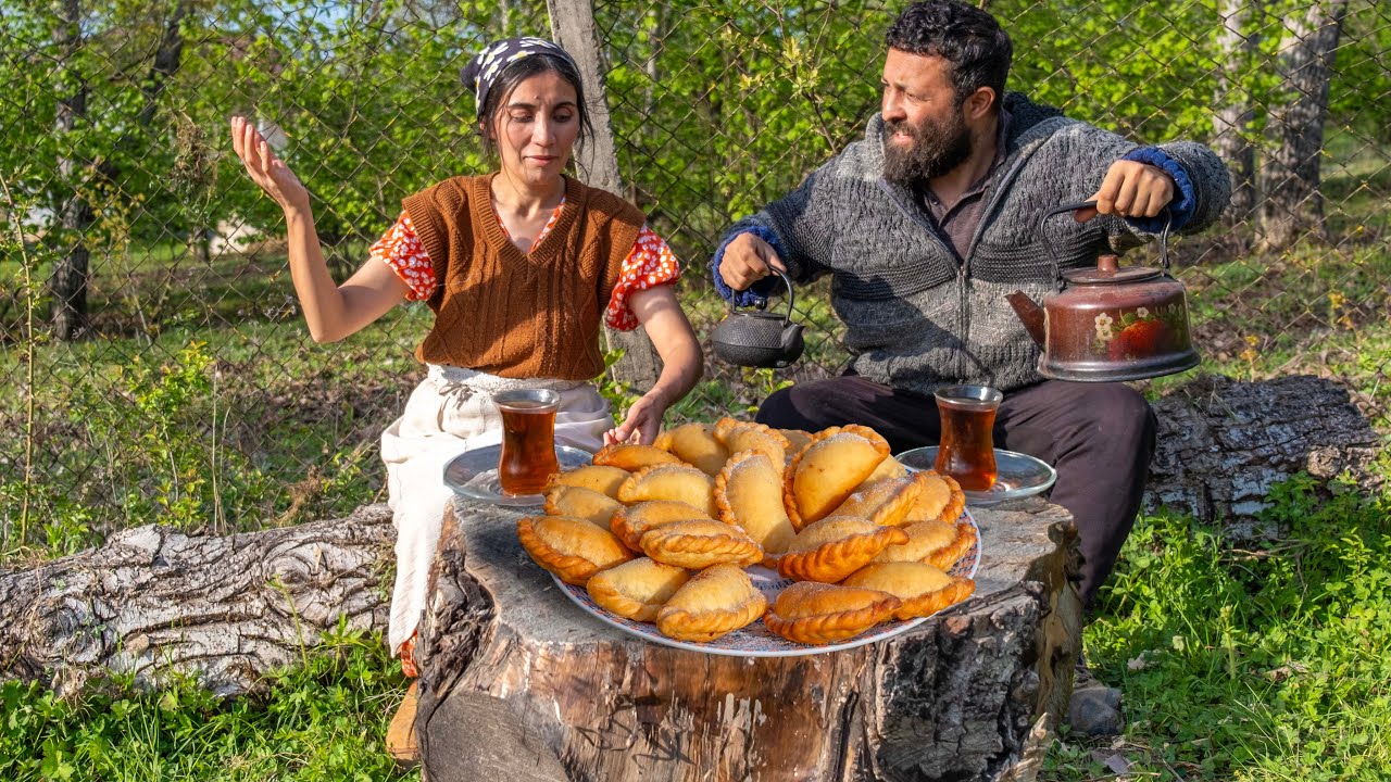 Мама испекла хрустящие булочки с лесным орехом для всей семьи! Дети были в восторге!