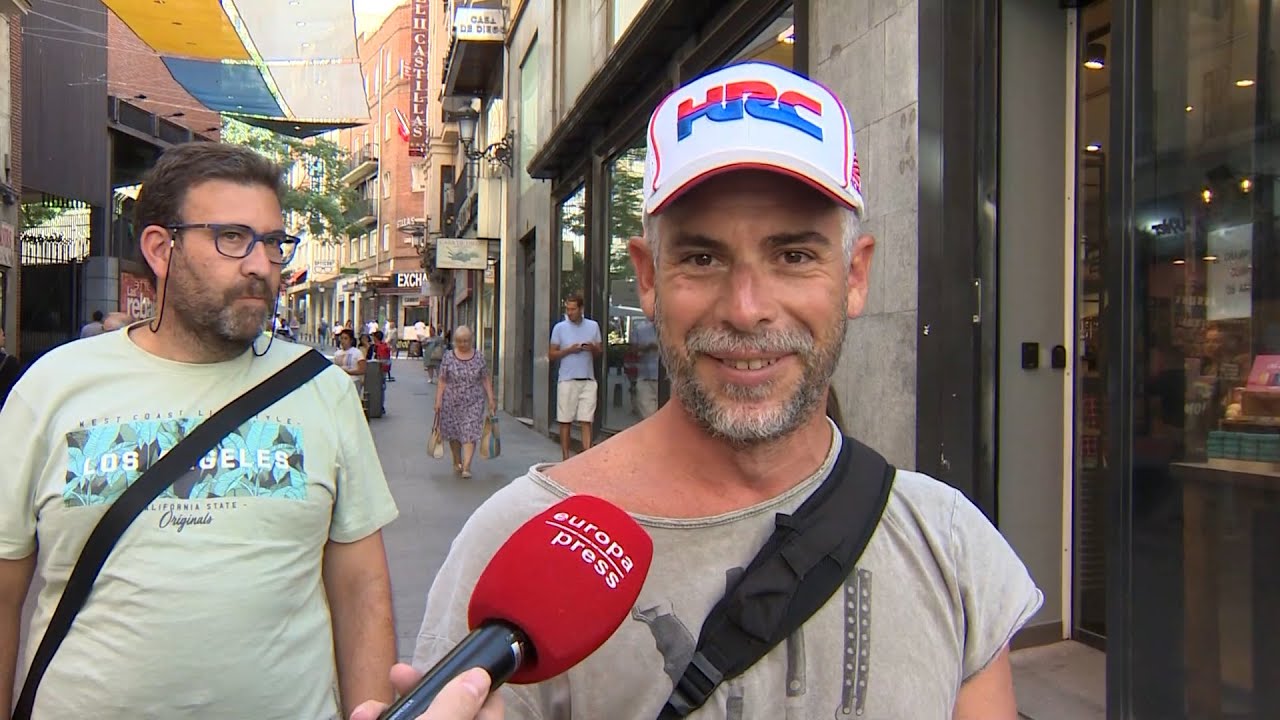 Turistas aprovechan el mes de agosto para comprar lotería en Doña Manolita