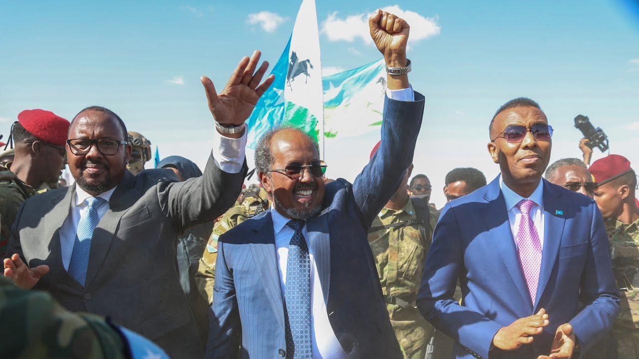 Markii ugu horeysay madaxweyne xasan sheekh oo ka degey laascaanood.