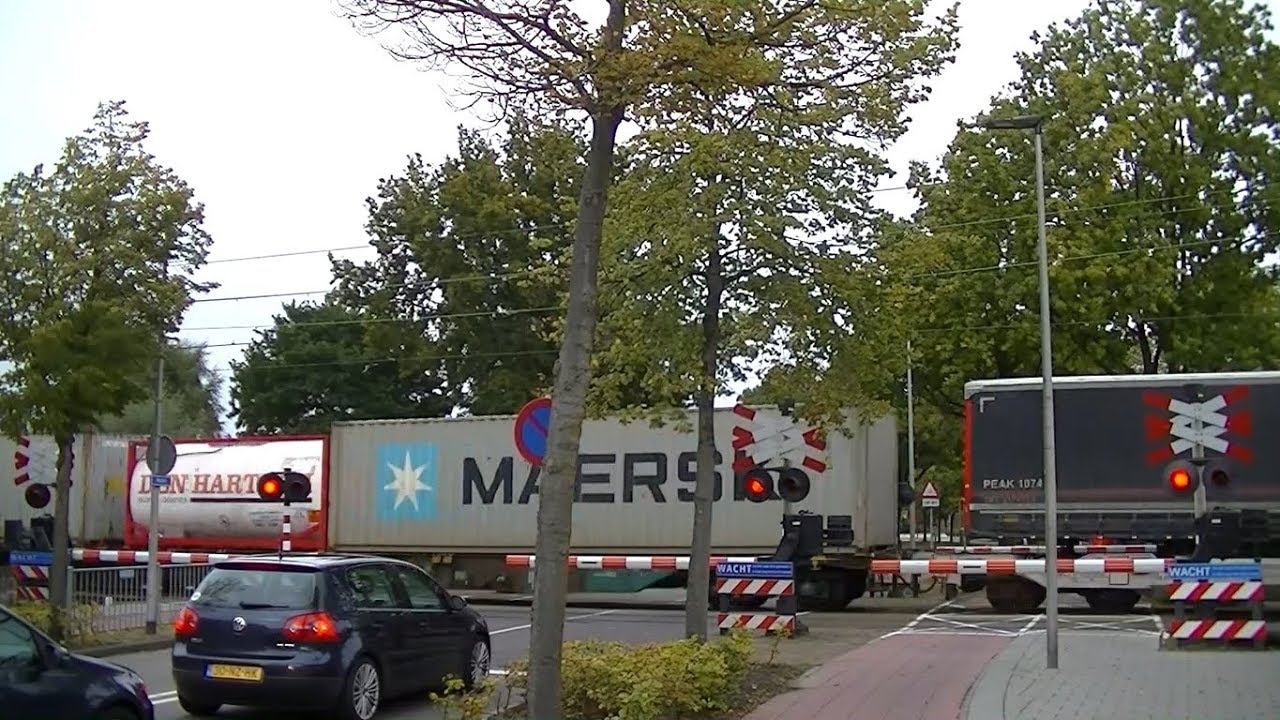 Spoorwegovergang Etten-Leur // Dutch railroad crossing