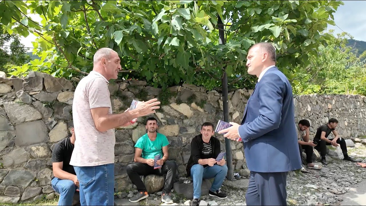 Səni seçsək, bizə nə faydan dəyəcək ki?! - Əhməd Şahidov Şəkinin Şin kəndində çətin suallarla üz-üzə