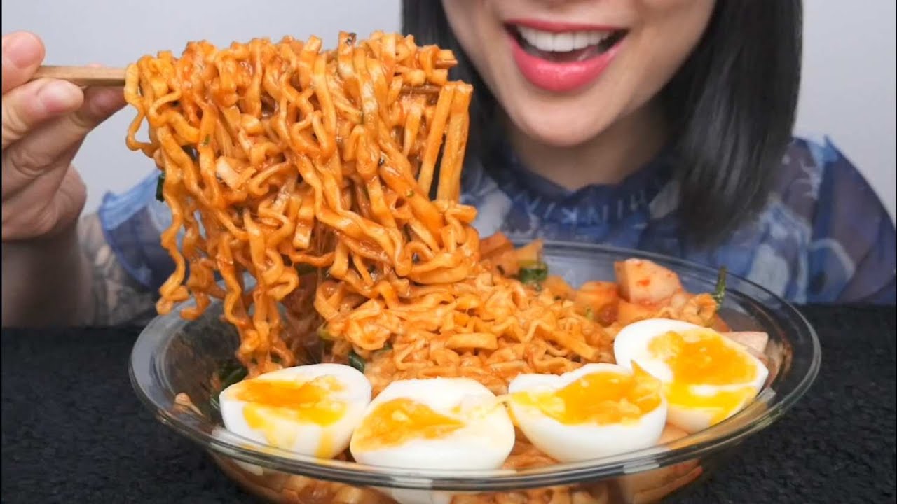 CHEESY SPICY NOODLES (ASMR EATING SOUNDS) NO TALKING | SAS-ASMR