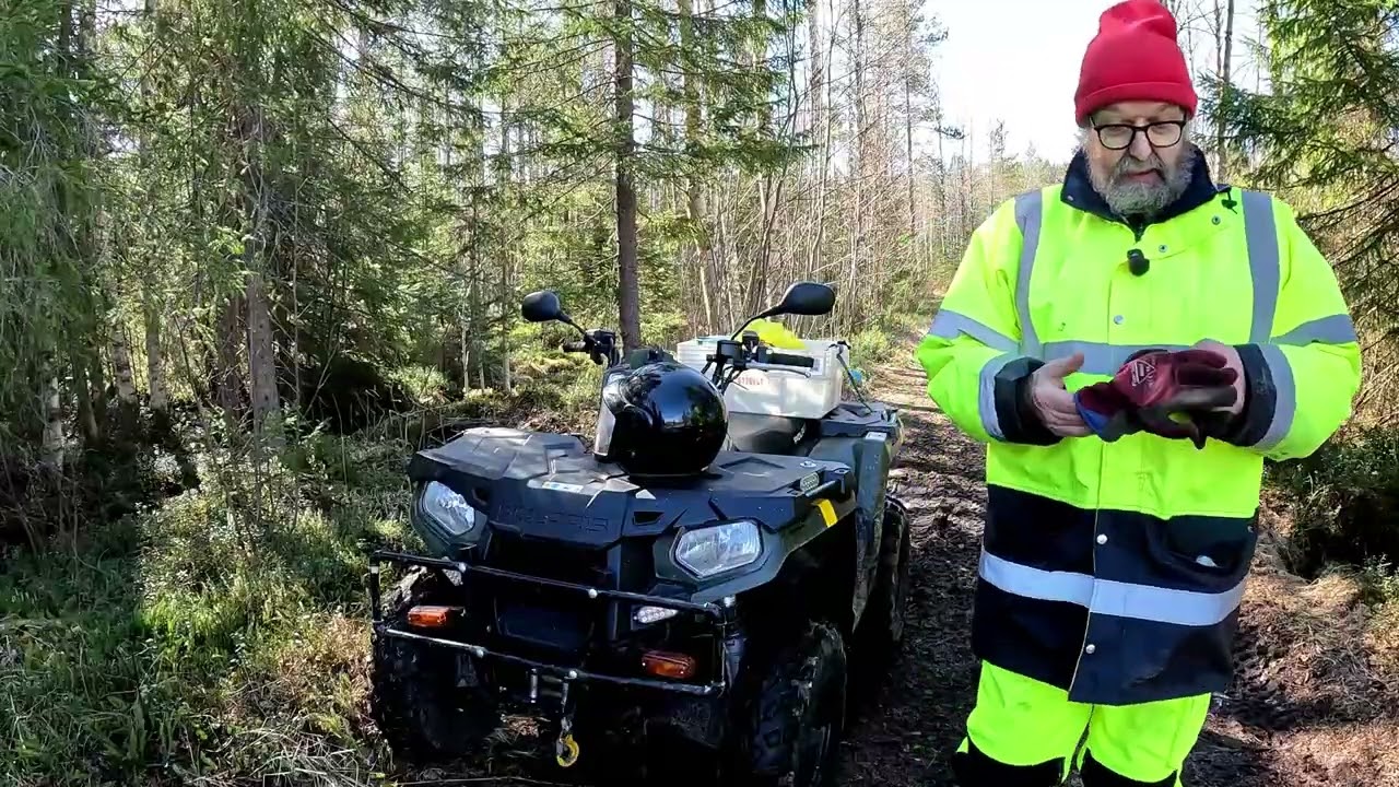 Haukia kuivalta maalta. Vesi ojasta pyydän