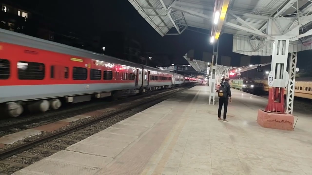 22943, 16337, 12904, 20916, 12450 skip Vapi & overtake 19426 Exp & 19203 Veraval Exp arrive at Vapi.