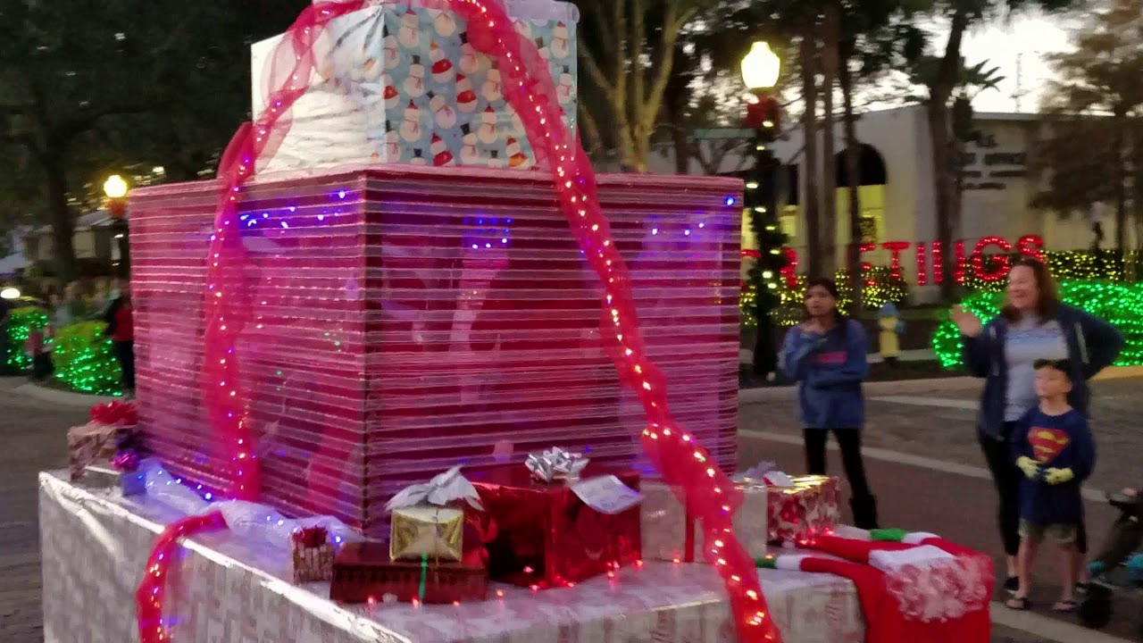 Winter Garden's Christmas Golf Cart Parade!