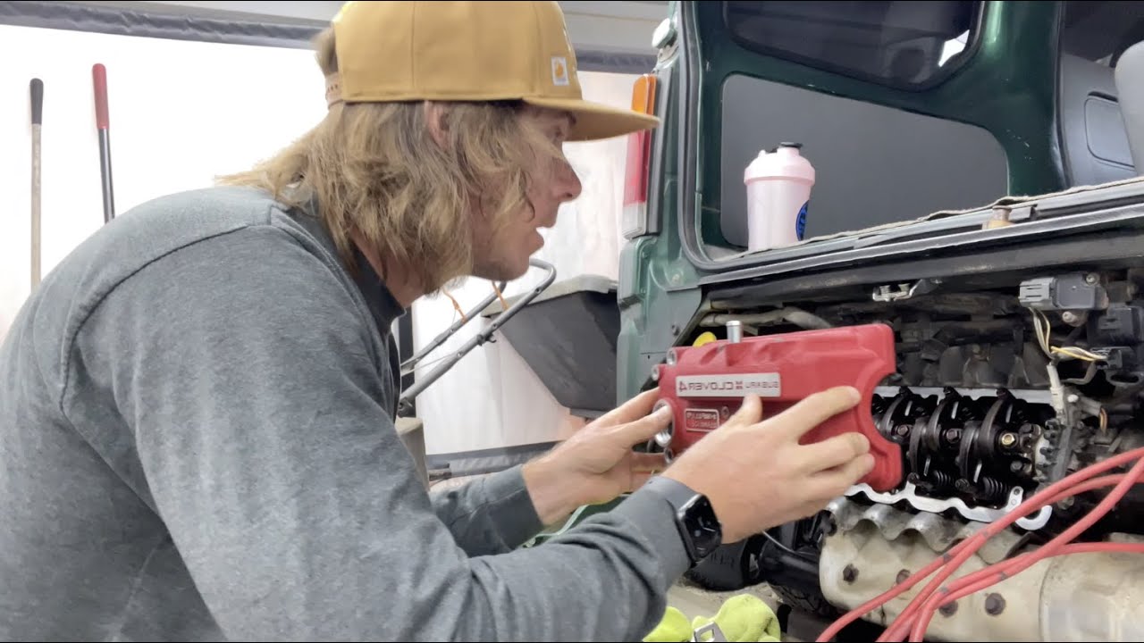 AKABO Subaru Sambar Red Top Valve Cover Change with Gasket and Valve Adjustment HELP!