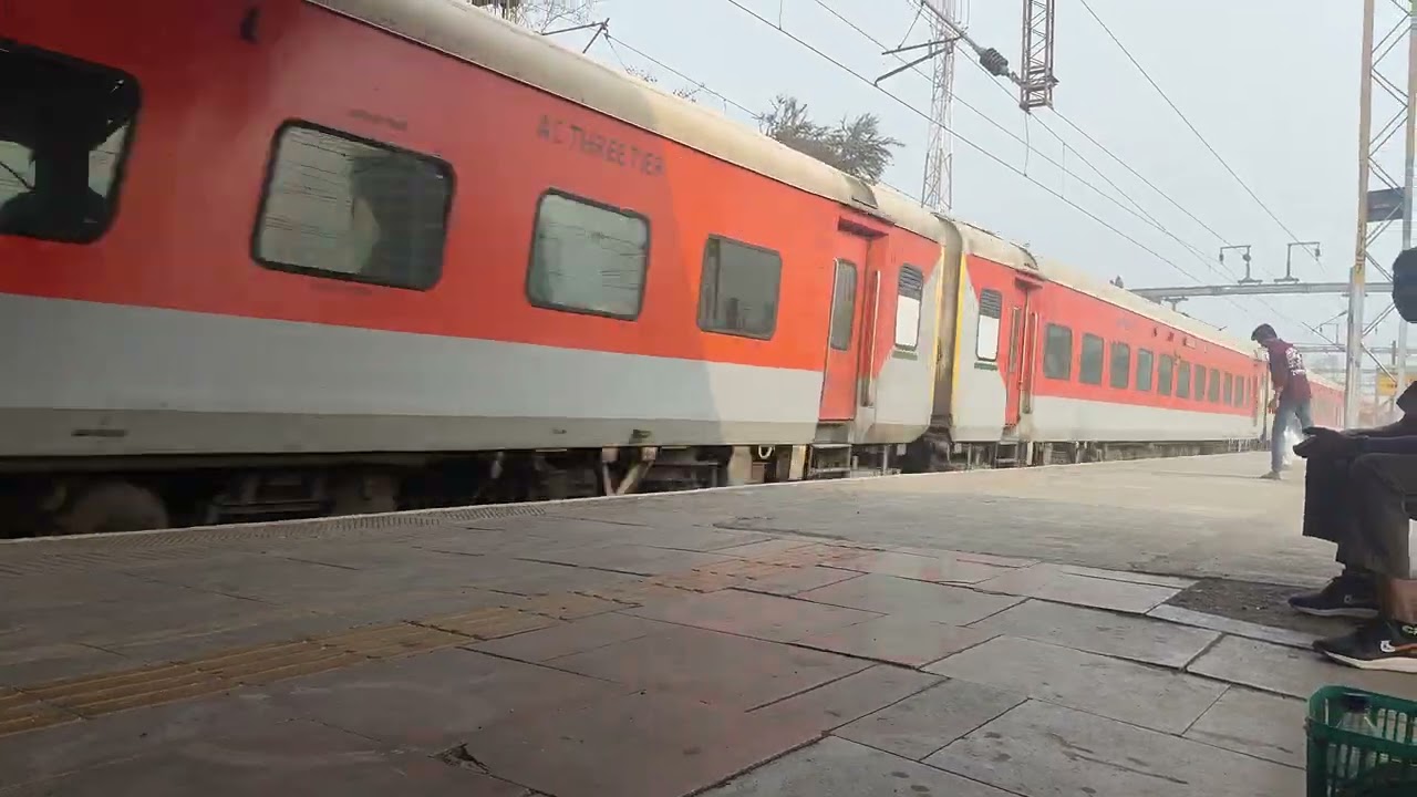 VAPI SE NIKALTI HUI BANDRA TERMINUS TO SURAT INTERCITY EXPRESS • BAHUT KHUBSURAT NAJARA 🔥🔥